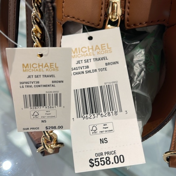 MICHAEL KORS 
Jet Set Lg Shoulder Bag & JST Lg Travel CONTINENTAL wallet-wristlt - Picture 10 of 16